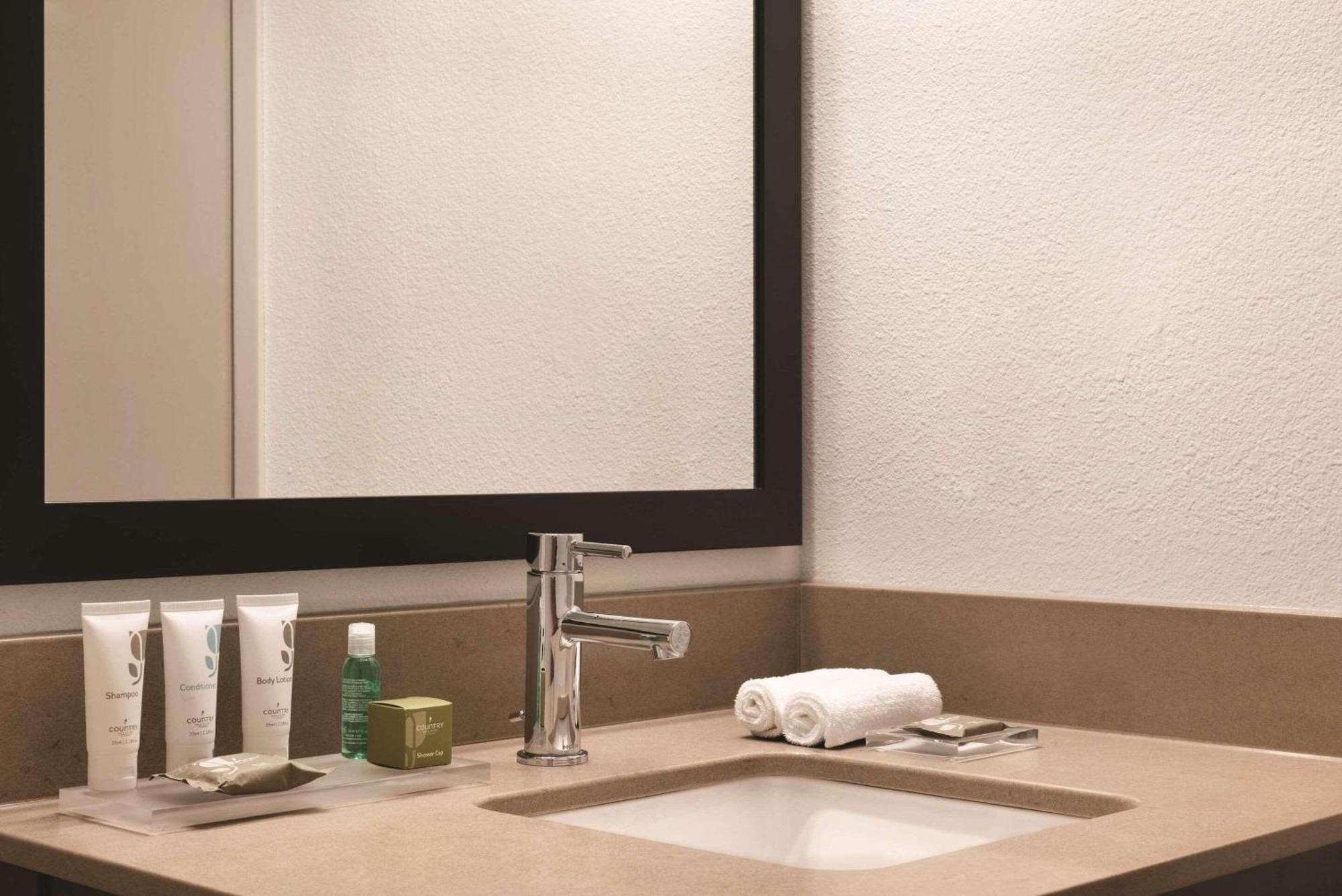 Country Inn & Suites By Radisson, Northfield, Mn ภายนอก รูปภาพ